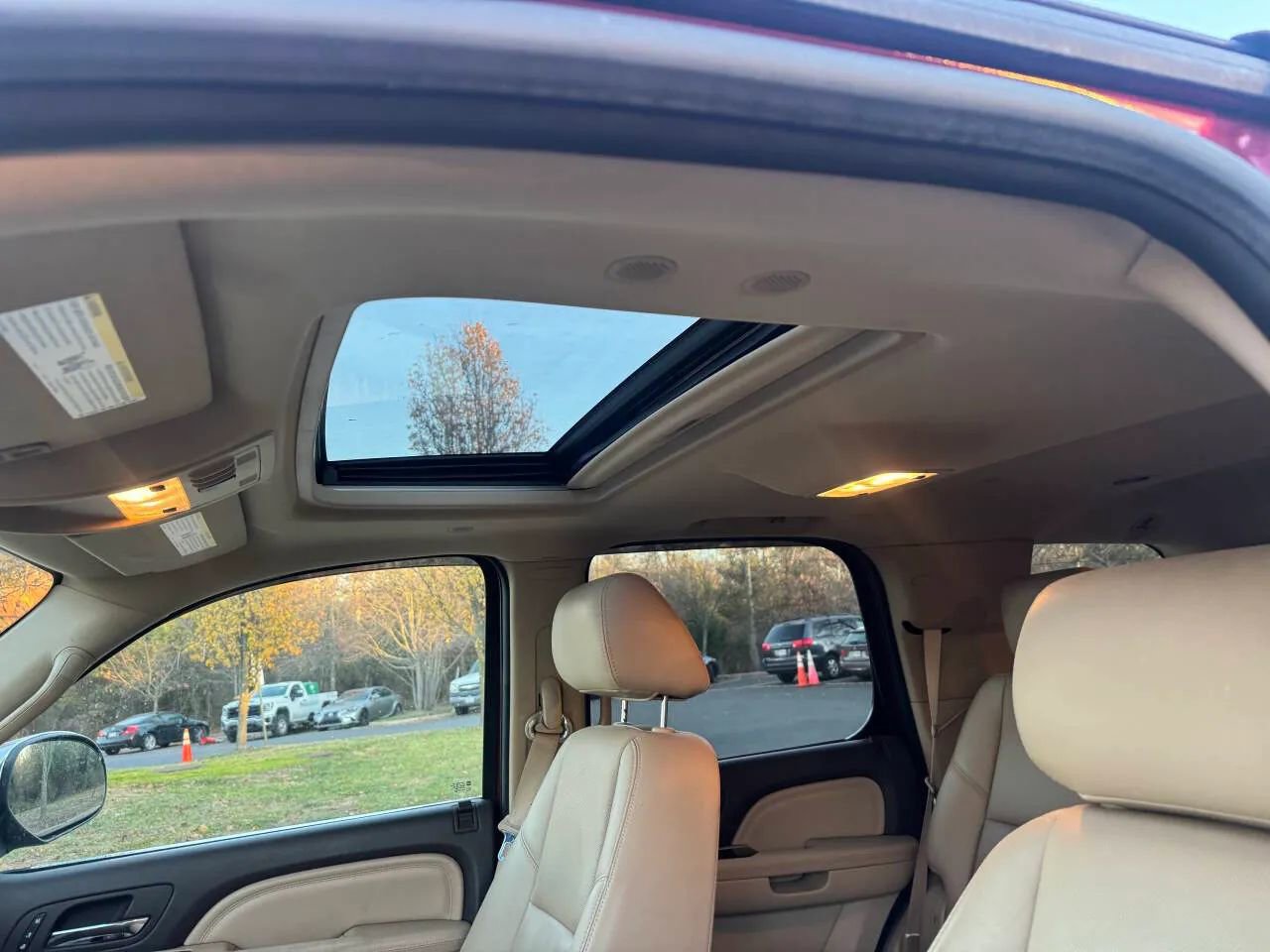 Used 2011 GMC Yukon Denali image 27