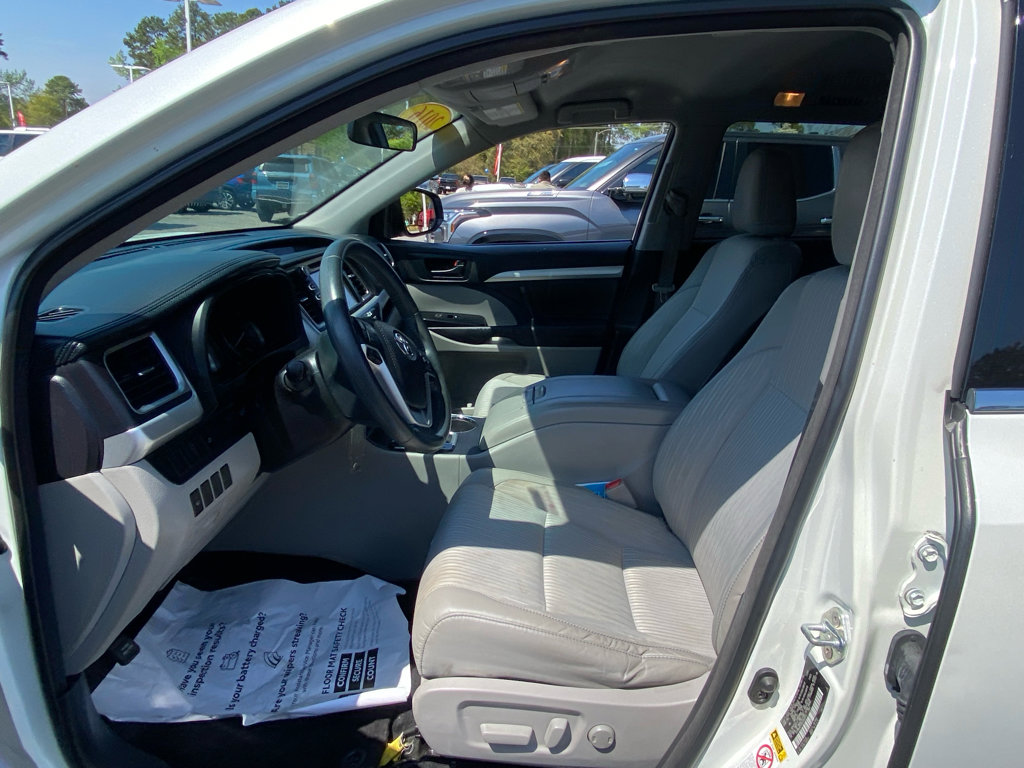 Used 2016 Toyota Highlander Plus image 5