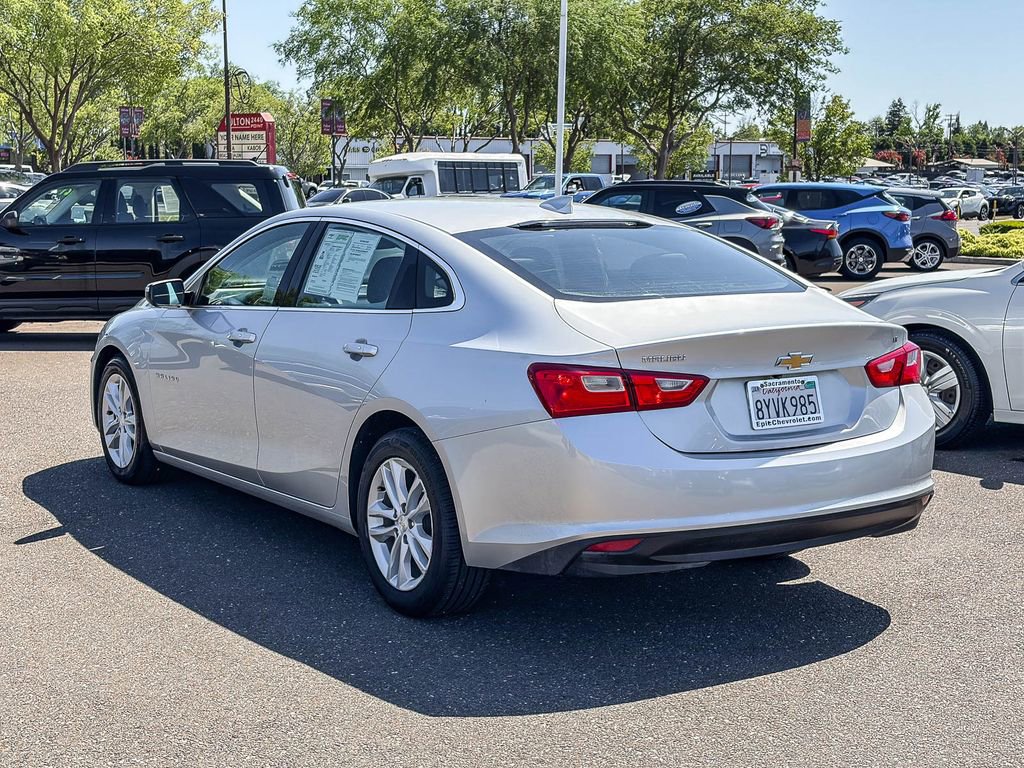 Used 2018 Chevrolet Malibu LT image 2
