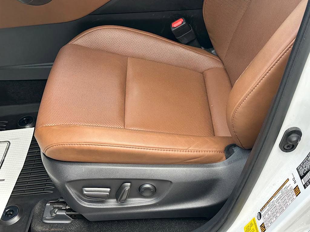 Certified 2025 Toyota Crown Signia image 12