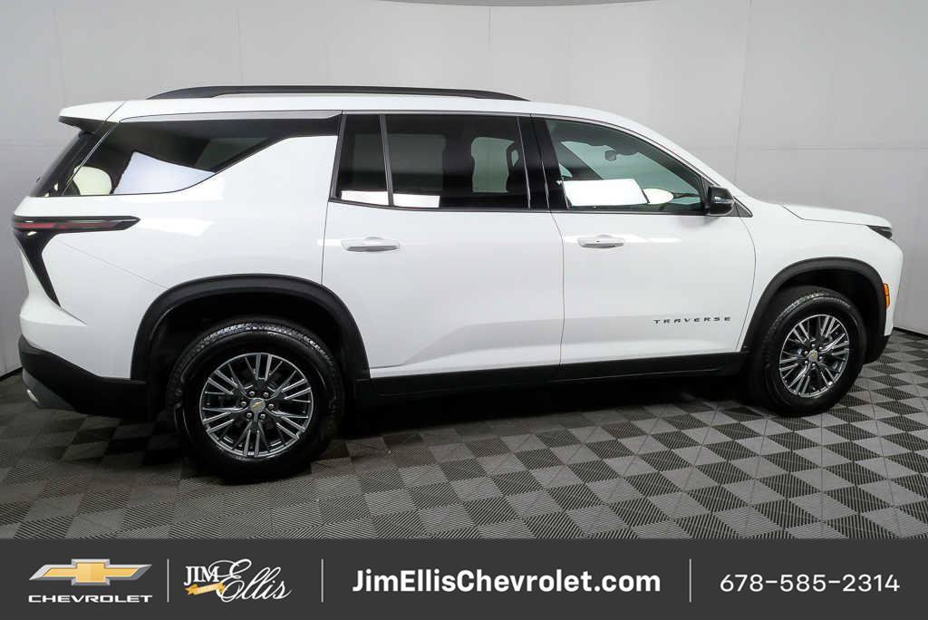 Certified 2025 Chevrolet Traverse LT FWD image 2