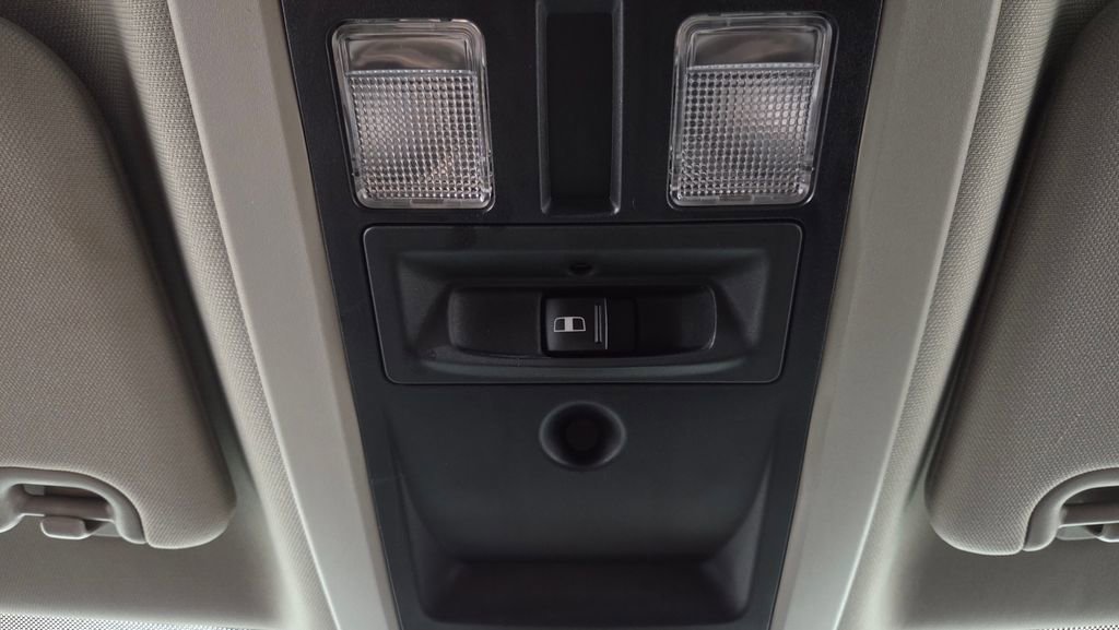 Used 2018 RAM 1500 Classic SLT AWD/4WD image 22