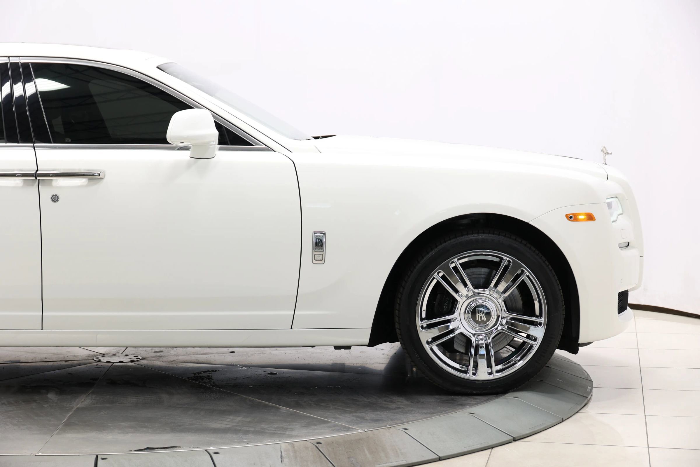 Used 2015 Rolls-Royce Ghost RWD image 75