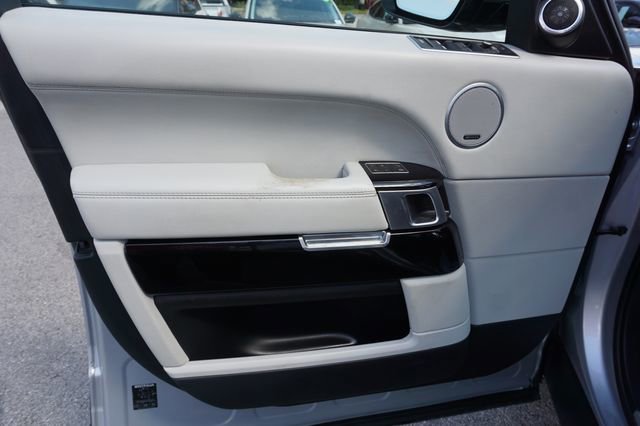 Used 2015 Land Rover Range Rover HSE image 23