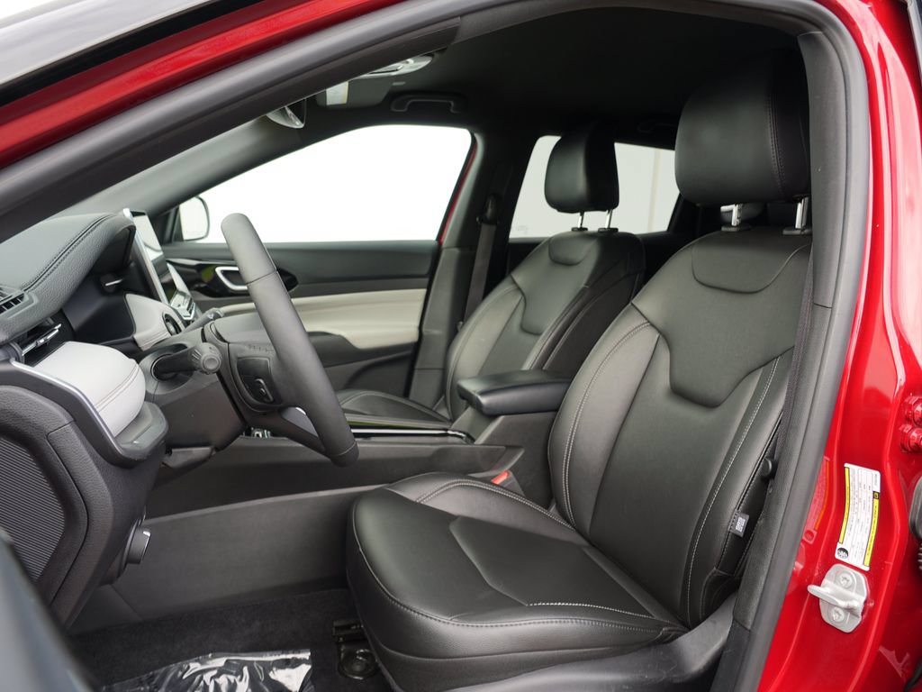 Used 2025 Jeep Compass Limited AWD/4WD image 12