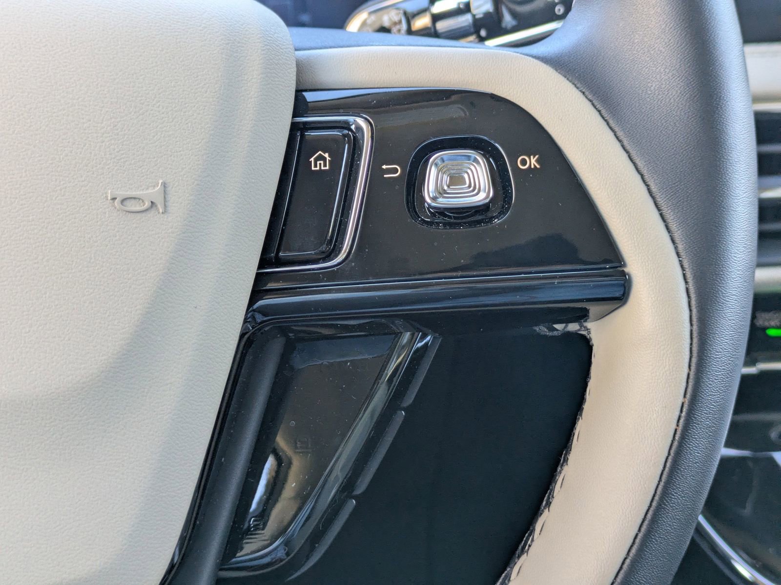 Certified 2025 Lincoln Corsair FWD w/ Equipment Group 101A image 28