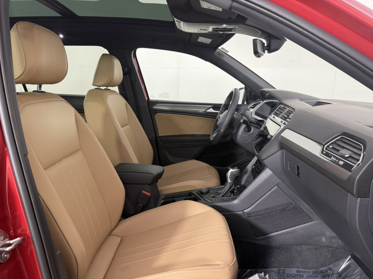 Used 2024 Volkswagen Tiguan SE R-Line AWD/4WD image 10