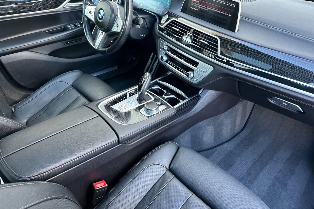 Used 2022 BMW 740i w/ M Sport Package image 16