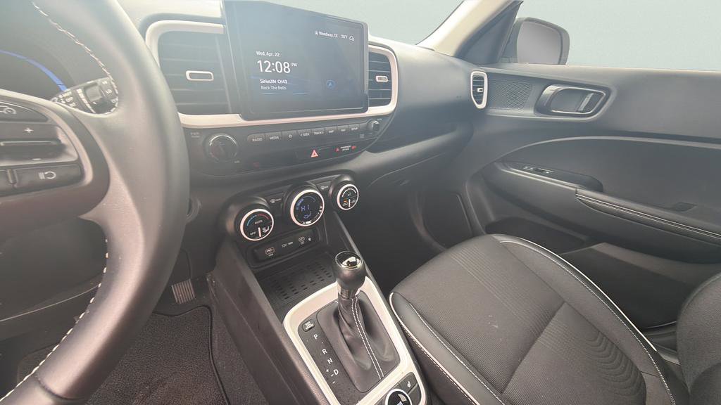 Used 2024 Hyundai Venue Limited FWD image 24