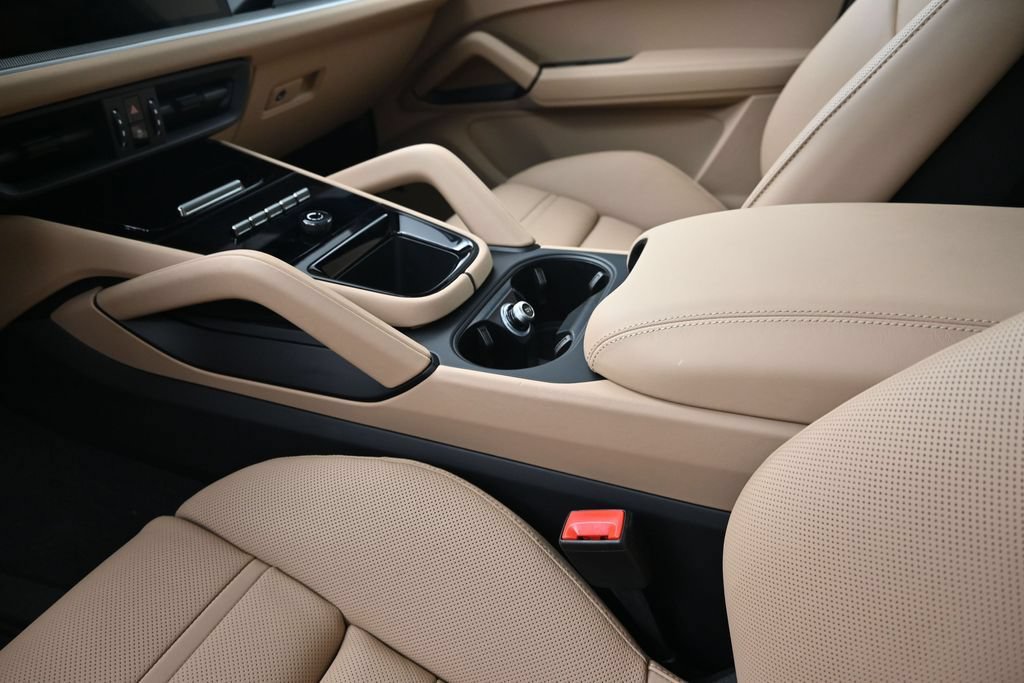Certified 2026 Porsche Cayenne E-Hybrid Coupe AWD/4WD image 22