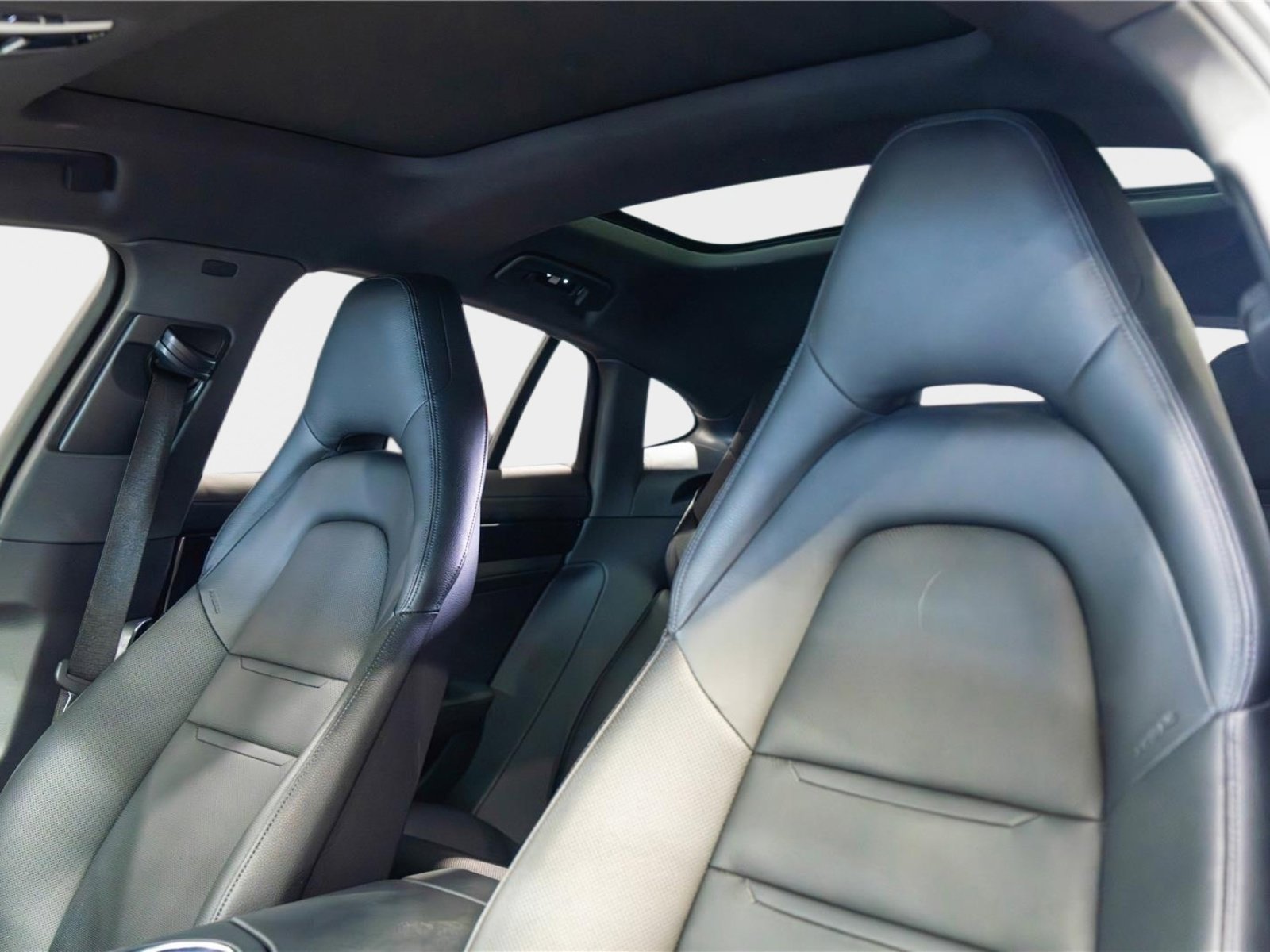 Used 2022 Porsche Panamera 4S image 40