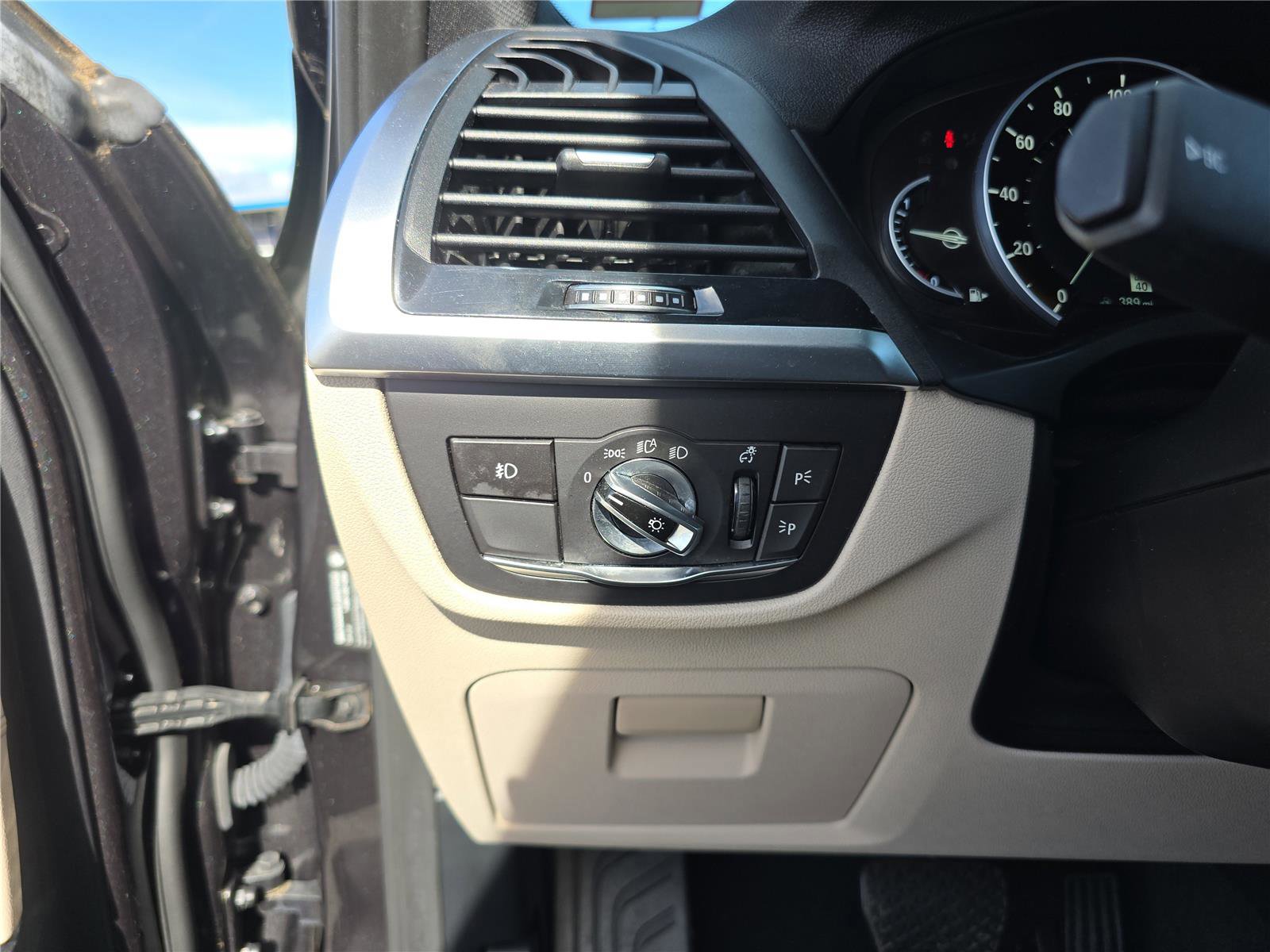 Used 2019 BMW X3 xDrive30i w/ Premium Package image 34