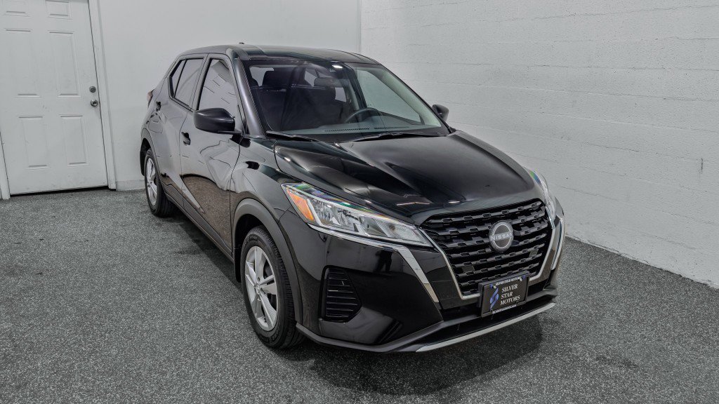 Used 2024 Nissan Kicks S image 2