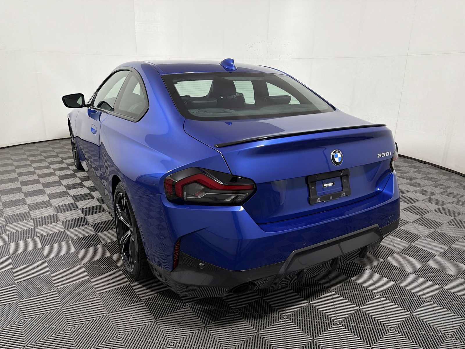 Used 2022 BMW 230i Coupe w/ Premium Package 2 RWD image 5