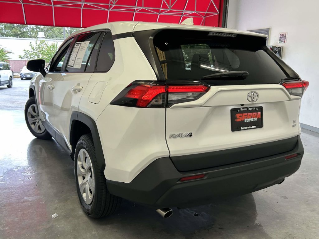 Used 2024 Toyota RAV4 LE AWD/4WD image 5