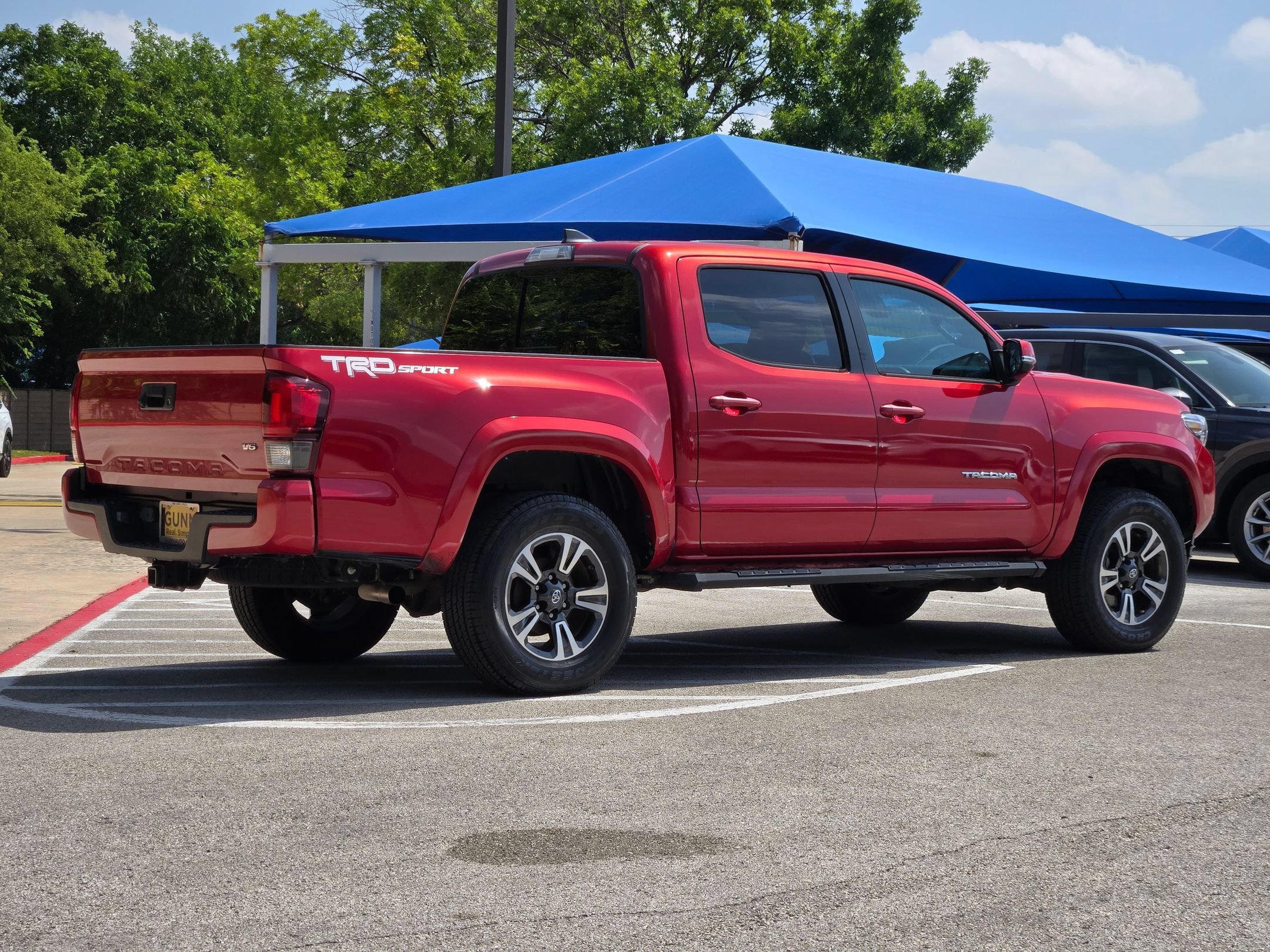 Used 2019 Toyota Tacoma TRD Sport RWD image 3