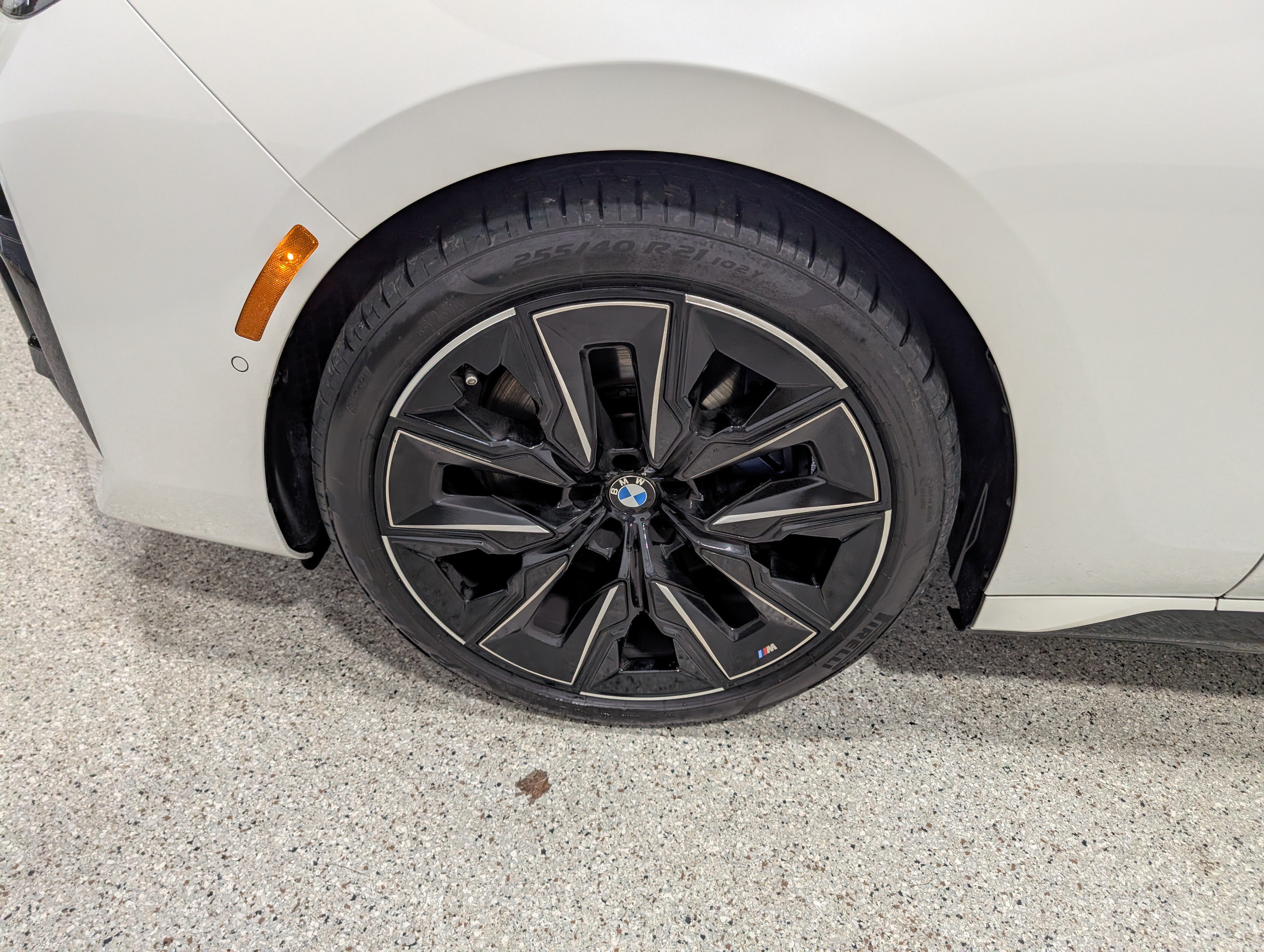Used 2023 BMW 760i xDrive w/ Executive Package AWD/4WD image 9