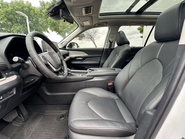 Used 2024 Toyota Grand Highlander Platinum image 25