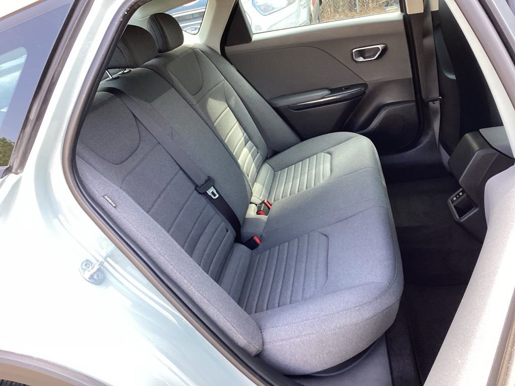 Used 2025 Kia K4 EX image 31
