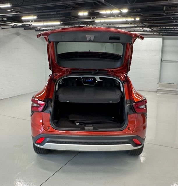 Used 2024 Chevrolet Trax LT w/ LT Convenience Package image 9