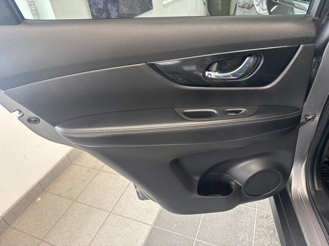 Used 2018 Nissan Rogue SL image 13