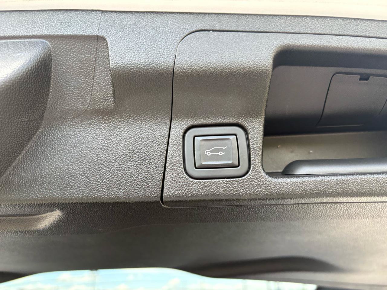 Used 2023 GMC Acadia SLT w/ Technology Package image 57