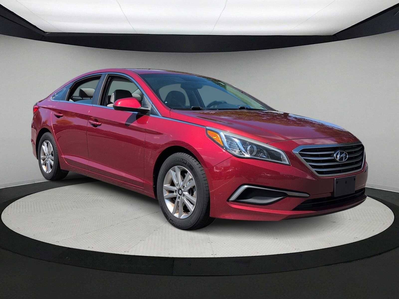 Used 2016 Hyundai Sonata SE FWD image 2