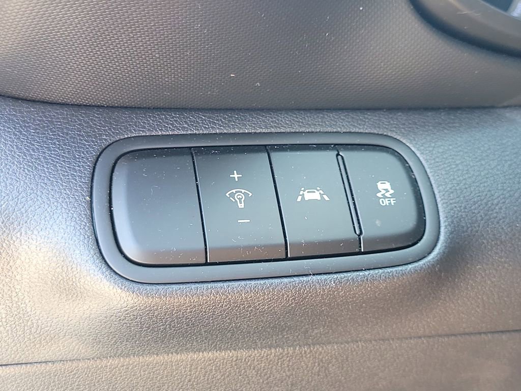 Used 2022 Hyundai Venue Limited FWD image 30