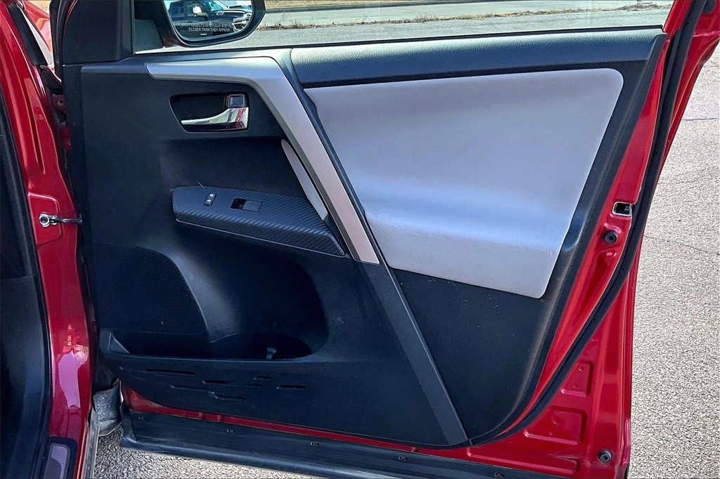 Used 2014 Toyota RAV4 Limited image 21