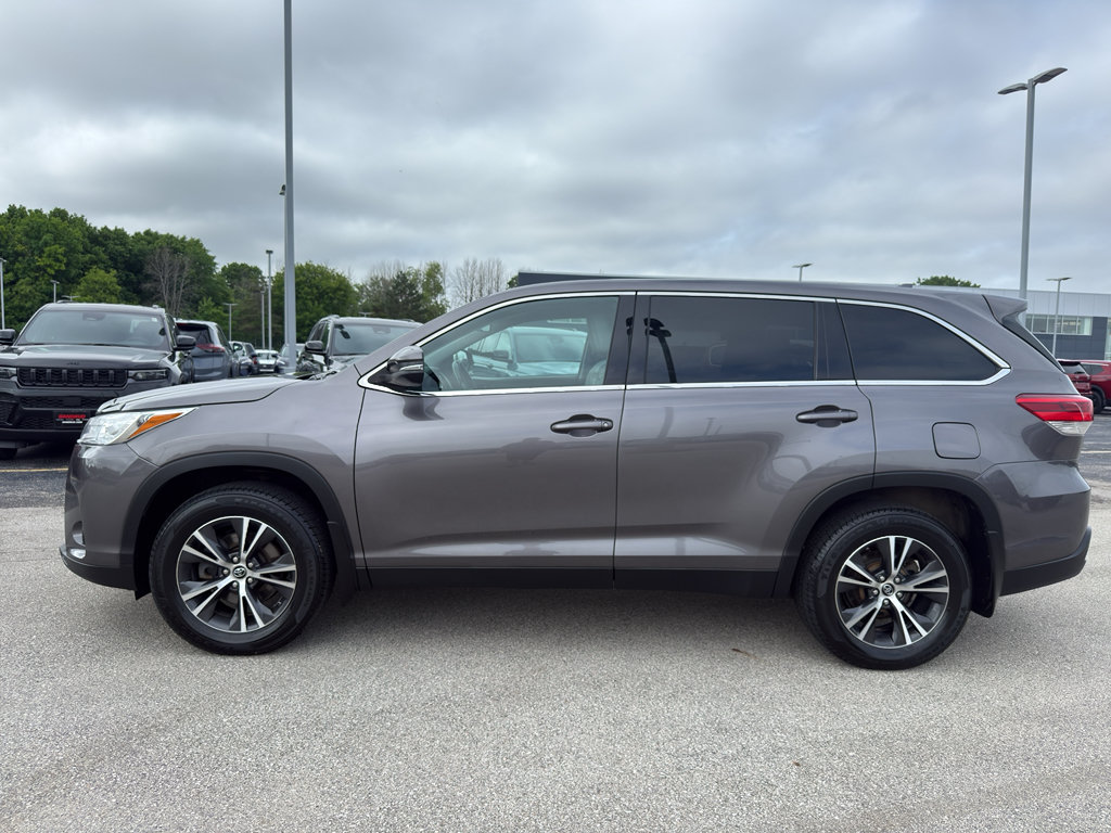 Used 2019 Toyota Highlander Plus AWD/4WD image 6