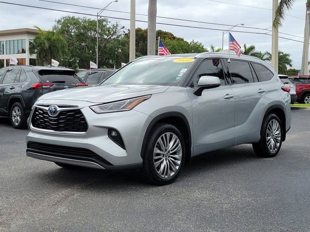 Used 2022 Toyota Highlander Platinum AWD/4WD image 2