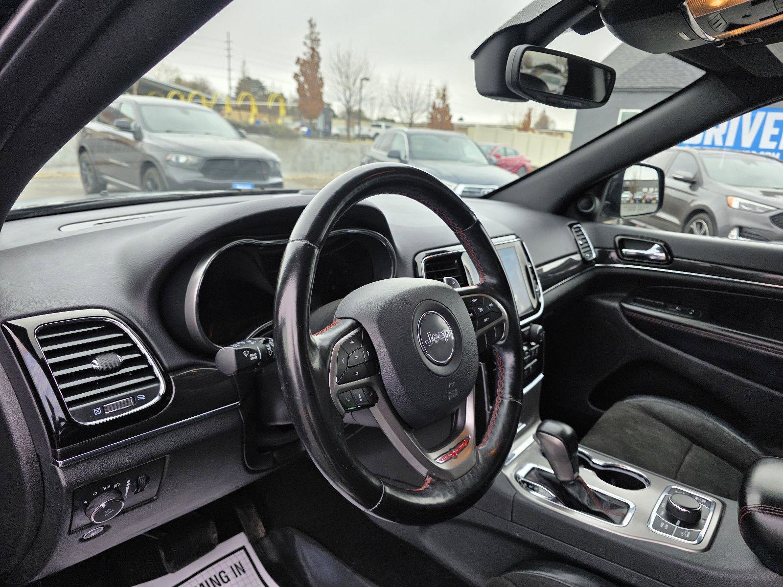 Used 2020 Jeep Grand Cherokee Trailhawk AWD/4WD image 8