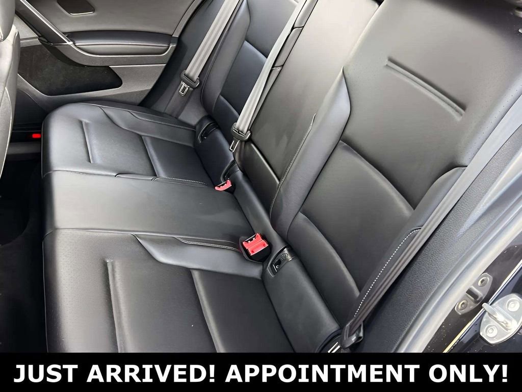 Used 2018 Volkswagen Golf SE image 14