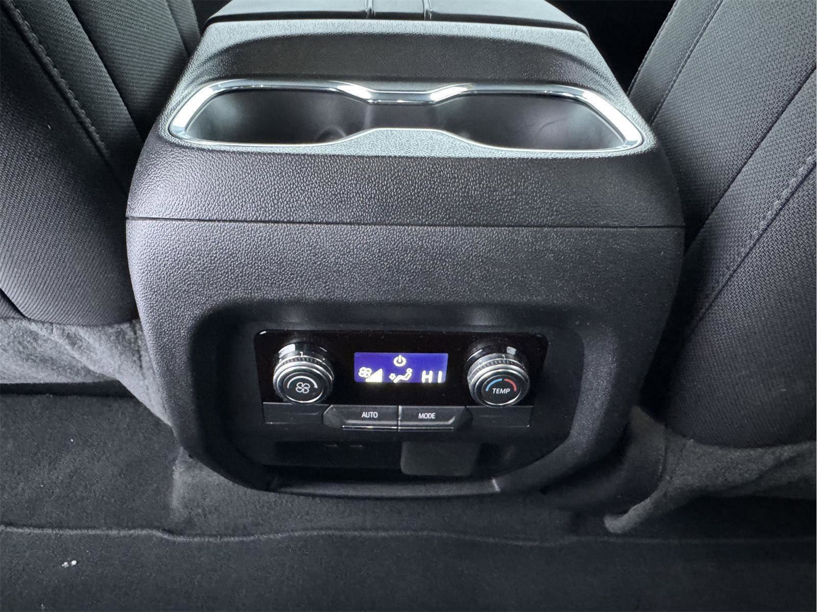 Used 2025 GMC Acadia Elevation image 16