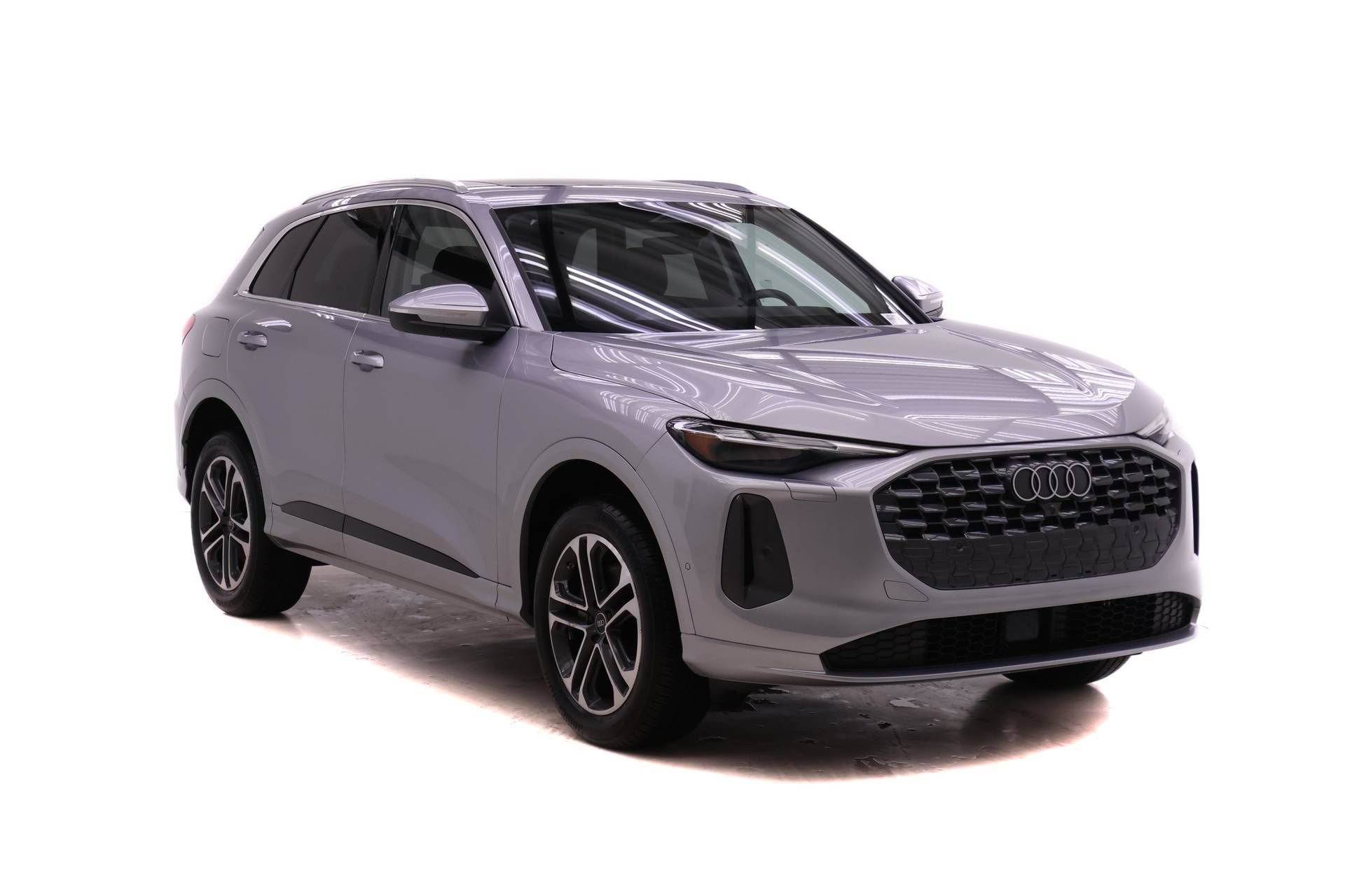 Used 2025 Audi Q5 Premium AWD/4WD image 2