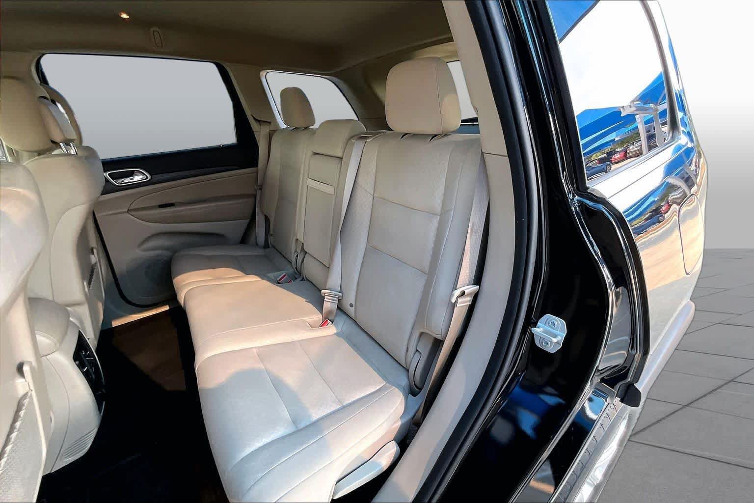 Used 2022 Jeep Grand Cherokee Laredo E w/ Security & Convenience Group AWD/4WD image 20