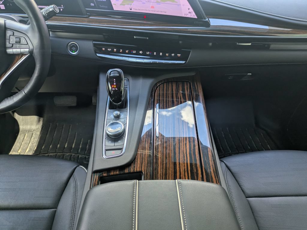 Used 2023 Cadillac Escalade Premium Luxury RWD image 19