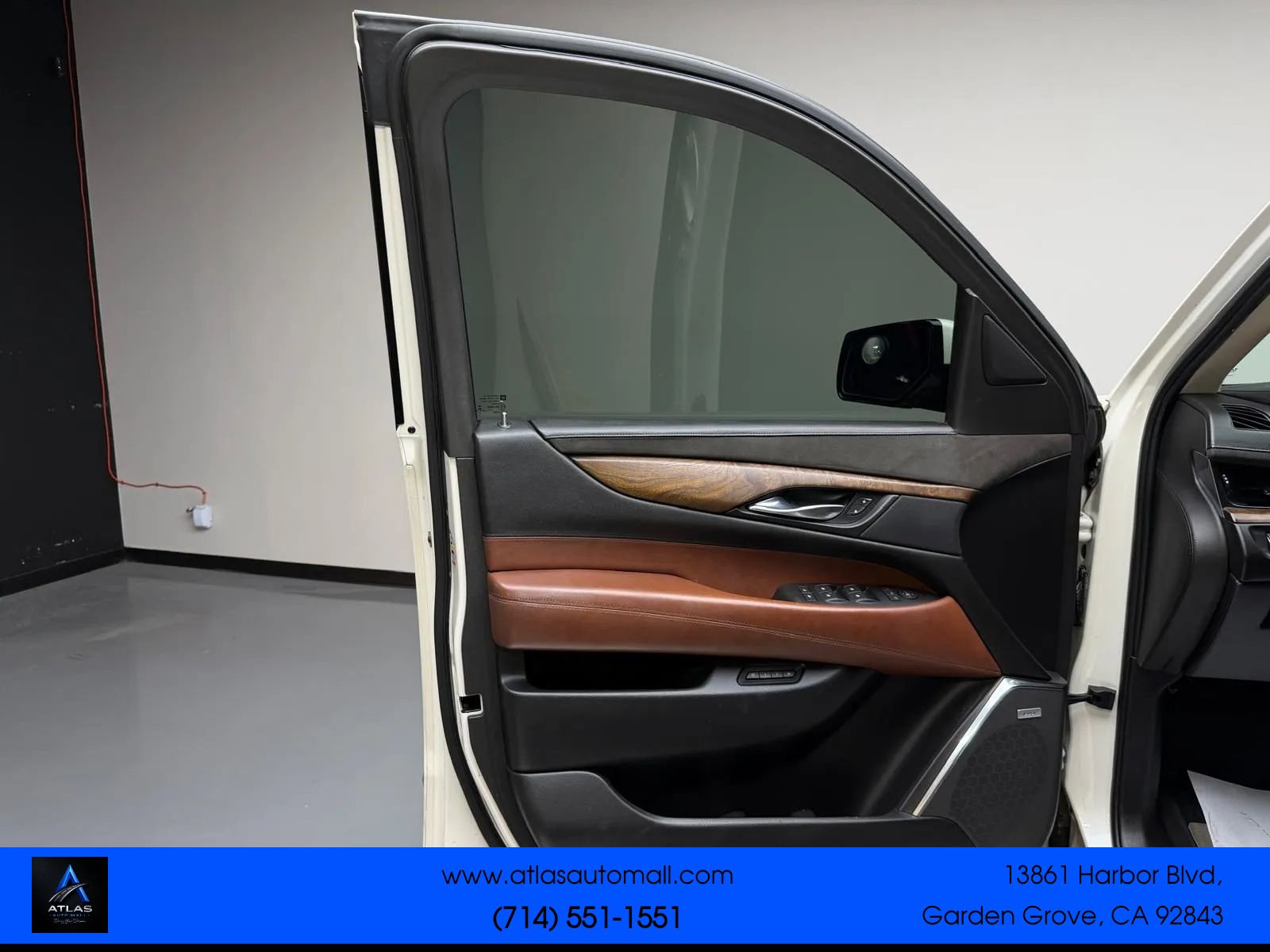 Used 2015 Cadillac Escalade Premium AWD/4WD image 27