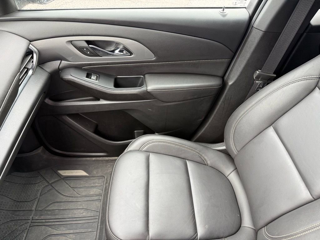 Used 2023 Chevrolet Traverse LT w/ LPO, Floor Liner Package image 28