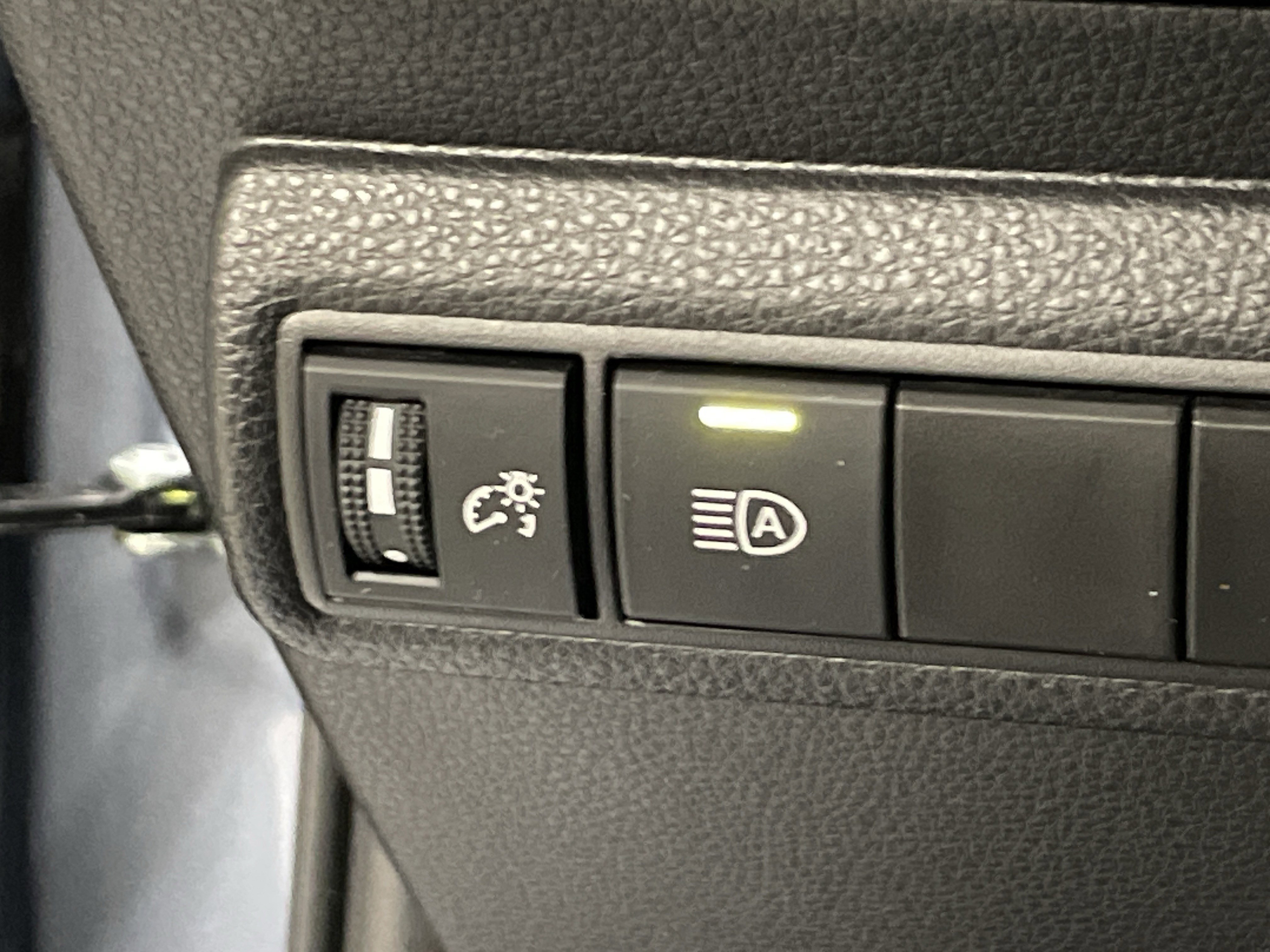 Certified 2025 Toyota Corolla LE image 29