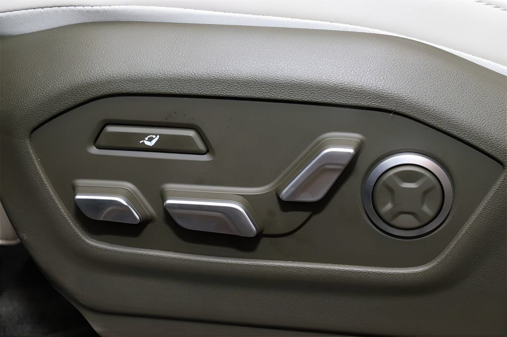 Certified 2025 Hyundai Santa Fe Calligraphy AWD/4WD image 9