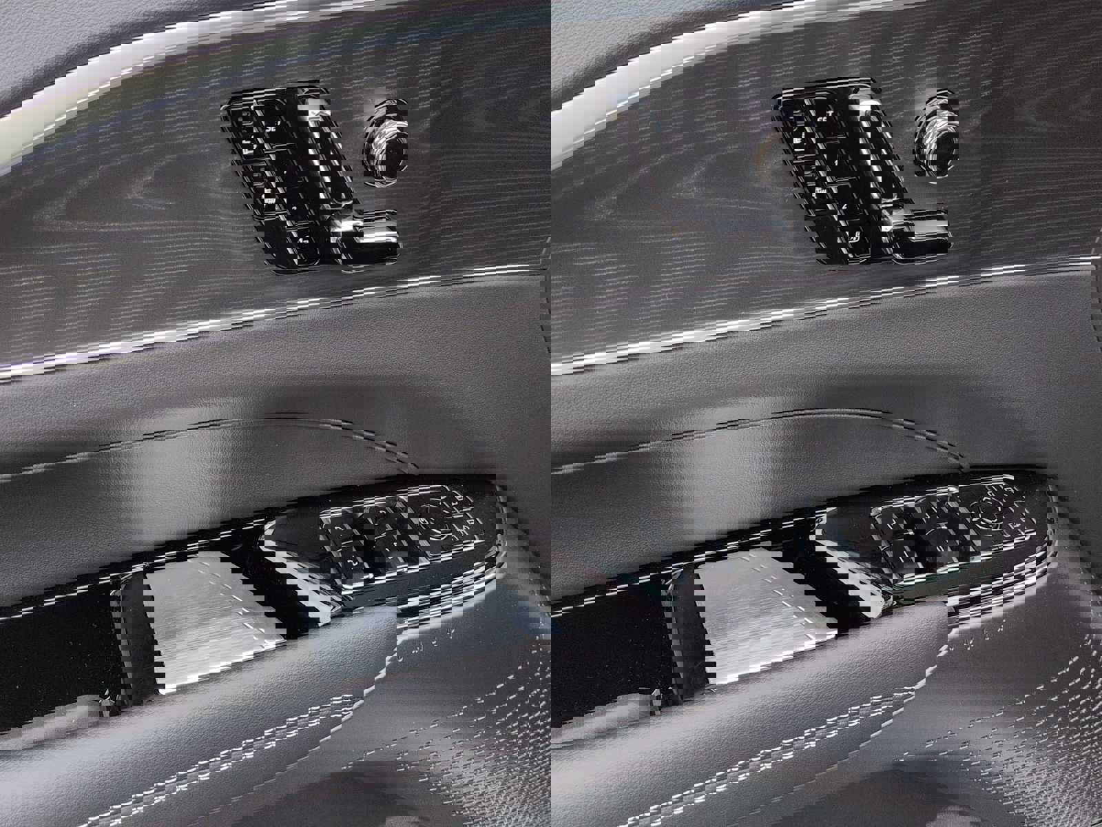 New 2025 Cadillac Lyriq Sport image 11