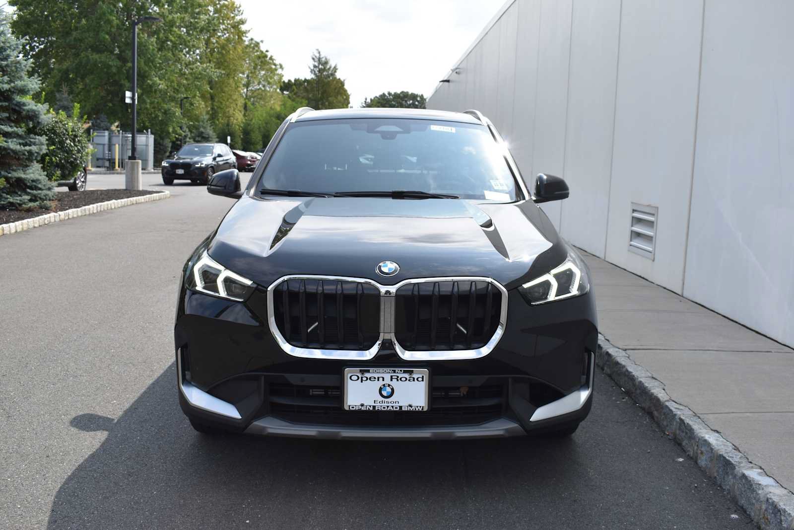 Used 2023 BMW X1 xDrive28i w/ Premium Package AWD/4WD image 2