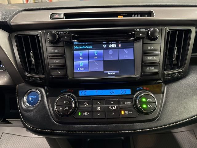 Used 2018 Toyota RAV4 LE AWD/4WD image 14