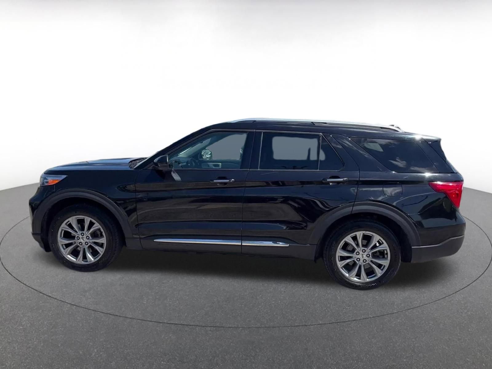 Used 2024 Ford Explorer Limited RWD image 9