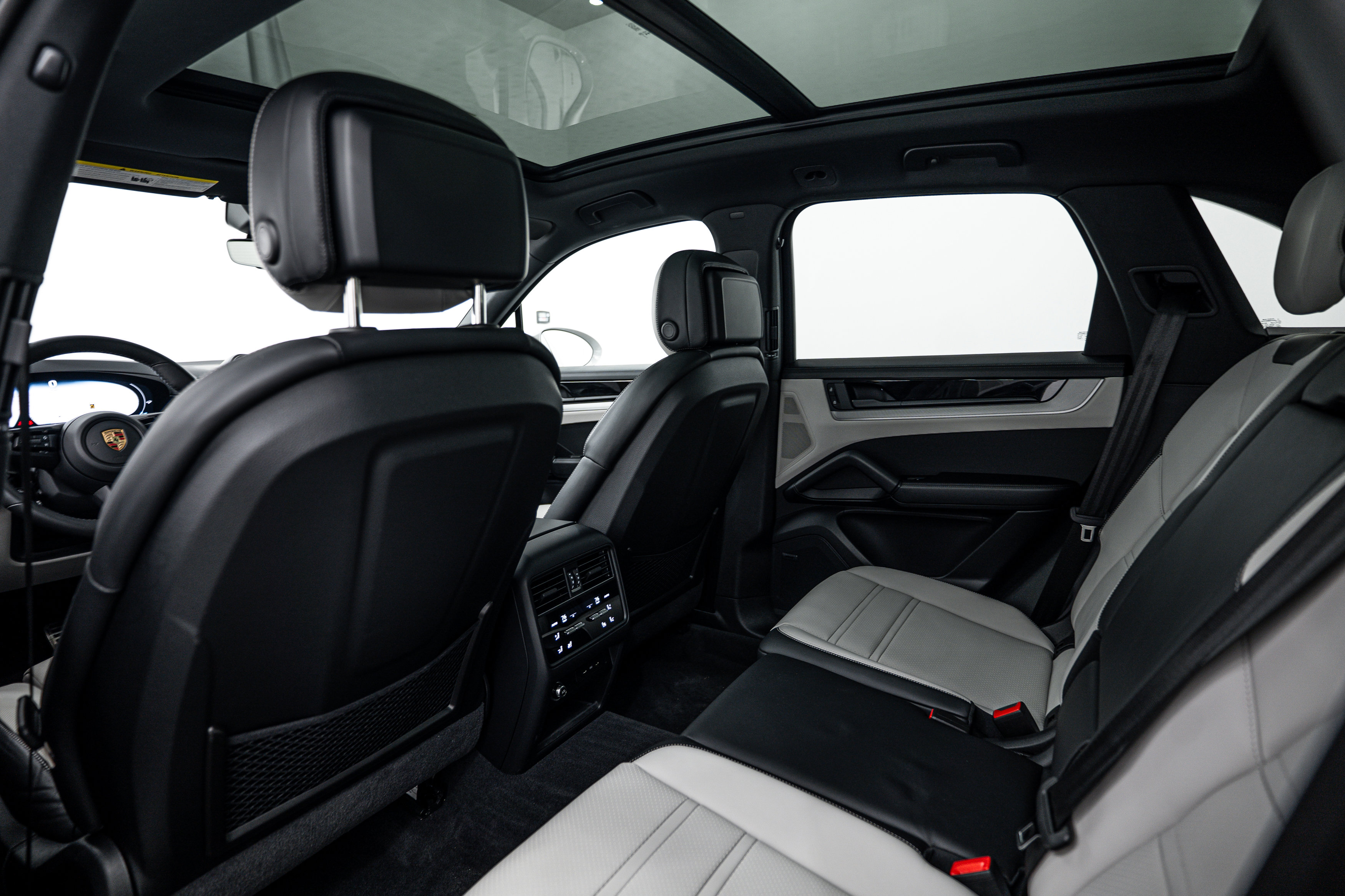 Certified 2025 Porsche Cayenne S AWD/4WD image 24