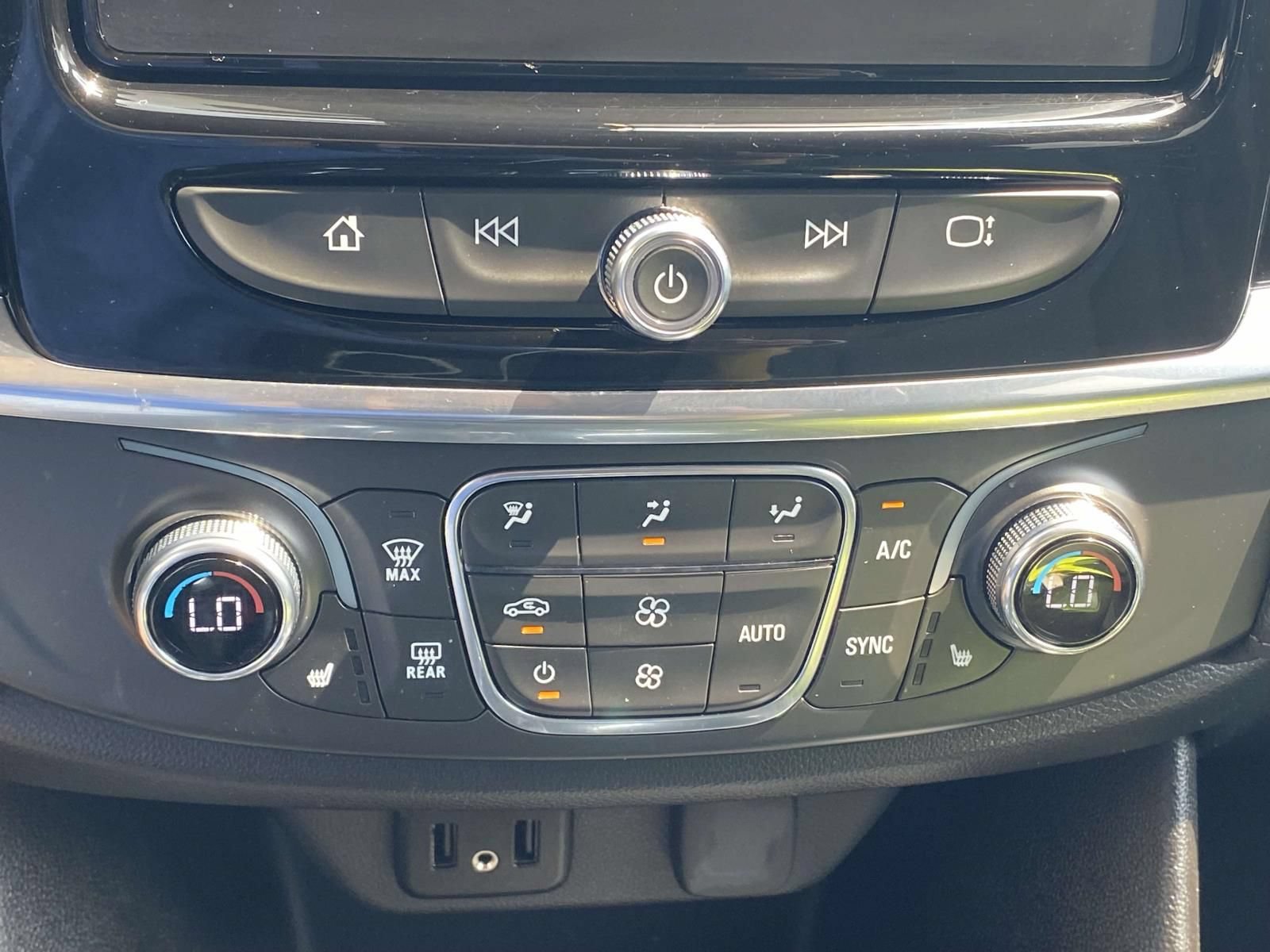Used 2023 Chevrolet Traverse LT FWD image 30