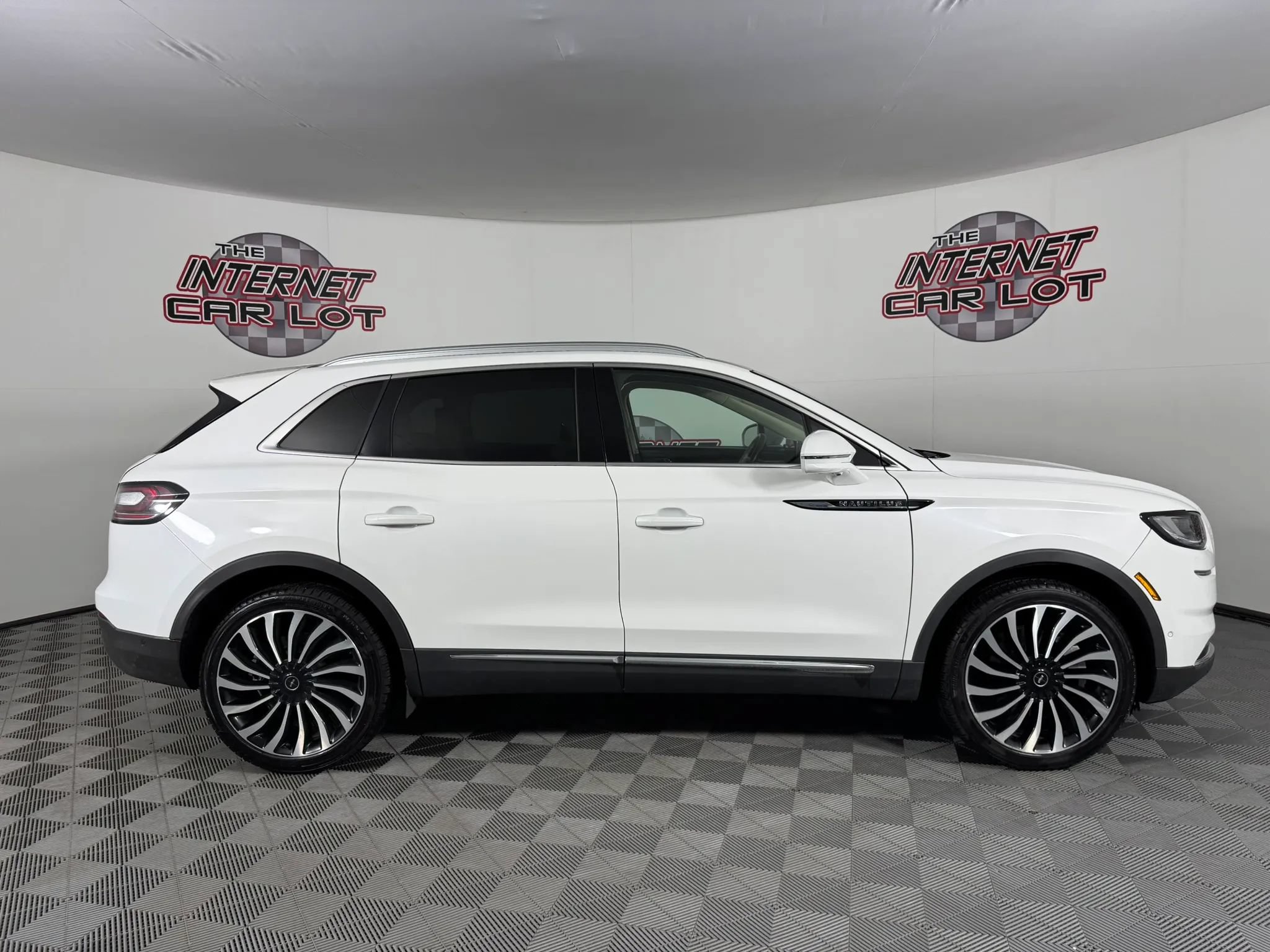 Used 2021 Lincoln Nautilus Black Label w/ Cargo Utility Package AWD/4WD image 8