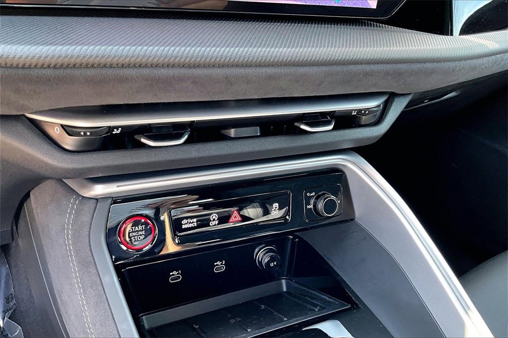 Used 2025 Audi SQ5 Premium Plus image 16
