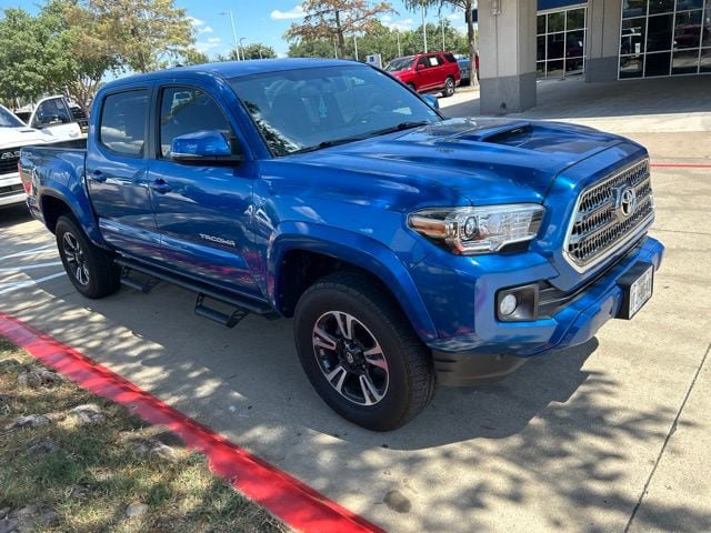 Used 2017 Toyota Tacoma TRD Sport w/ Tow Package RWD image 7